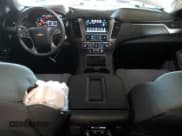 ✅ 2019 Chevrolet Suburban LS • VIN: 1GNSCGKC3KR264769 • Lot: 82259595. Wystawiony na Copart z przebiegiem 76 803 mil. Bezpłatny archiwum sprzedaży aukcyjnych z USA i szczegółowy raport historii pojazdu na DreamBid. Zdjęcie 8.