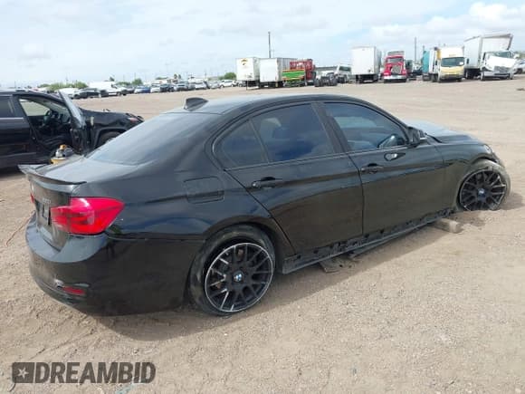 ✅ 2017 BMW 3 Series 320i • VIN: WBA8A9C59HK620080 • Lot: 42996887. Listed on IAAI with Not provided. Free auction sales archive from the USA and detailed vehicle history report at DreamBid. Image 4.