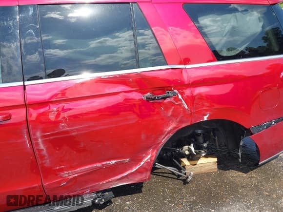 ✅ 2019 Ford Expedition XLT • VIN: 1FMJU1HT5KEA71256 • Lot: 42159247. Listed on IAAI with 133,054 mi. Free auction sales archive from the USA and detailed vehicle history report at DreamBid. Image 6.