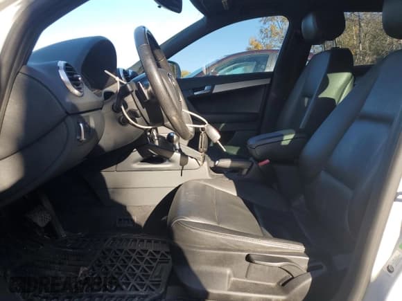 ✅ 2013 Audi A3 • VIN: WAUDFCFM1DA007595 • Lot: 90830315. Wystawiony na Copart z przebiegiem 143 743 mil. Bezpłatny archiwum sprzedaży aukcyjnych z USA i szczegółowy raport historii pojazdu na DreamBid. Zdjęcie 7.