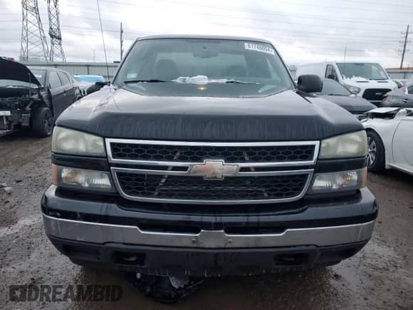2006 Chevrolet Silverado 1500 LS z VIN 1GCEK19V76Z205081, wystawiony jako Copart lot #81746094 z przebiegiem 112 969 mil mil oraz Czysty tytuł • Clean title. Historia ofert i sprzedaży dostępna na DreamBid. Obrazek 5.