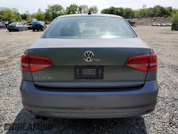 ✅ 2015 Volkswagen Jetta SE • VIN: 3VWD17AJ1FM245438 • Lot: 58515485. Listed on Copart with 117,796 mi. Free auction sales archive from the USA and detailed vehicle history report at DreamBid. Image 6.
