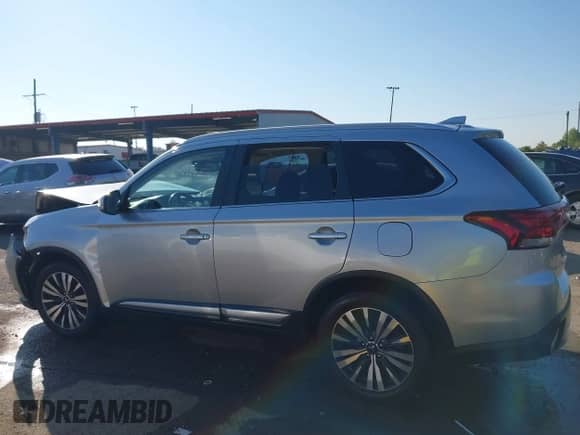 2020 Mitsubishi Outlander SE с VIN JA4AD3A39LJ000994, выставлен на аукционе IAAI как лот 43350600 с пробегом 100 235 миль миль и . История ставок и продаж доступна на DreamBid. Изображение 14.