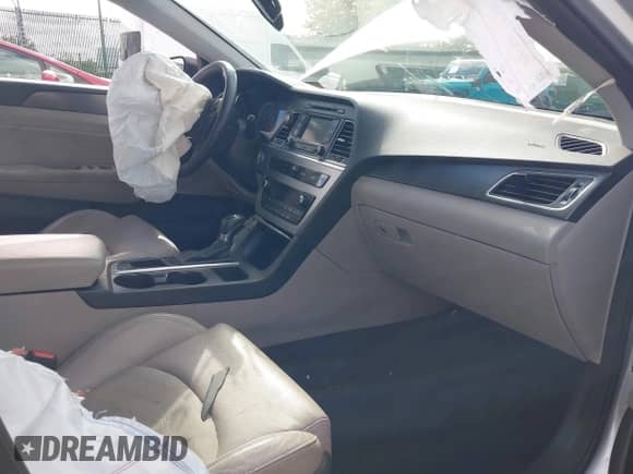 ✅ 2015 Hyundai Sonata Sport • VIN: 5NPE34AF8FH058084 • Lot: 43424662. Wystawiony na IAAI z przebiegiem Nie podano. Bezpłatny archiwum sprzedaży aukcyjnych z USA i szczegółowy raport historii pojazdu na DreamBid. Zdjęcie 5.