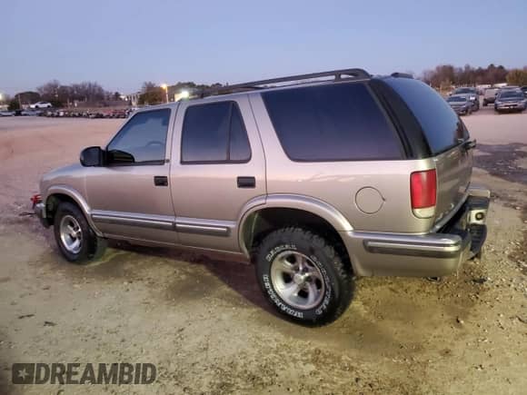 ✅ 1999 Chevrolet Blazer • VIN: 1GNCS13W8XK191881 • Lot: 47458045. Listed on Copart with 446,250 mi miles. Access the free auction sales archive from the USA and view a detailed vehicle history report at DreamBid. Image 2.