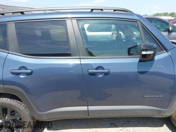 ✅ 2022 Jeep Renegade Altitude • VIN: ZACNJDE14NPN99057 • Лот: 42442282. Опубликован ранее на IAAI с пробегом 11 765 миль. Бесплатный доступ к архиву аукционных продаж из США и подробный отчёт об истории автомобиля на DreamBid. Изображение 13.