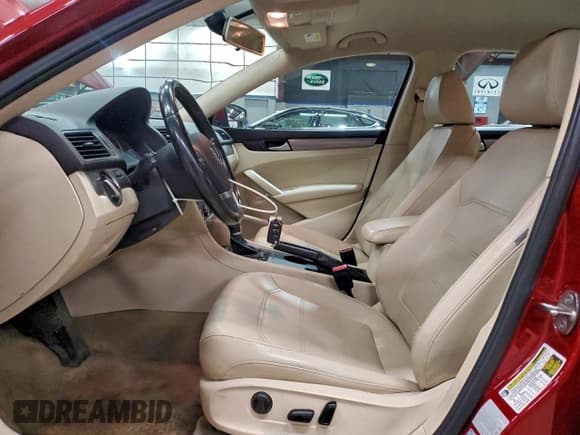 ✅ 2015 Volkswagen Passat S • VIN: 1VWAT7A39FC086541 • Lot: 96803935. Wystawiony na Copart z przebiegiem 146 758 mil. Bezpłatny archiwum sprzedaży aukcyjnych z USA i szczegółowy raport historii pojazdu na DreamBid. Zdjęcie 7.