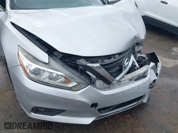 ✅ 2018 Nissan Altima SV • VIN: 1N4AL3AP3JC213233 • Lot: 43181700. Listed on IAAI with 115,953 mi. Free auction sales archive from the USA and detailed vehicle history report at DreamBid. Image 17.