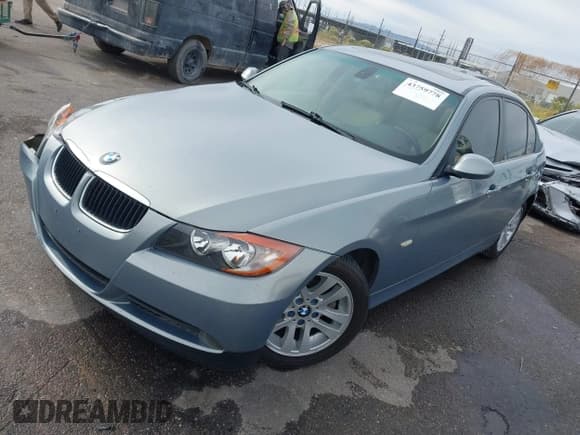 ✅ 2006 BMW 3 Series 325i • VIN: WBAVB13566KX37825 • Lot: 43759778. Wystawiony na IAAI z przebiegiem 121 243 mil. Bezpłatny archiwum sprzedaży aukcyjnych z USA i szczegółowy raport historii pojazdu na DreamBid. Zdjęcie 17.