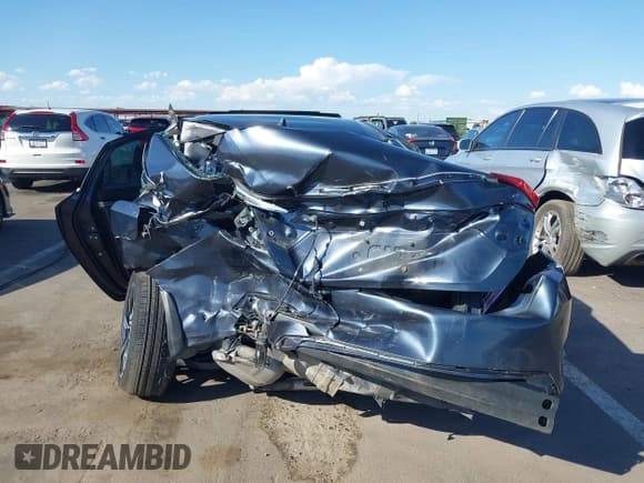 ✅ 2017 Honda Civic Touring • VIN: 19XFC1F97HE024456 • Lot: 43241274. Wystawiony na IAAI z przebiegiem 181 400 mil. Bezpłatny archiwum sprzedaży aukcyjnych z USA i szczegółowy raport historii pojazdu na DreamBid. Zdjęcie 6.