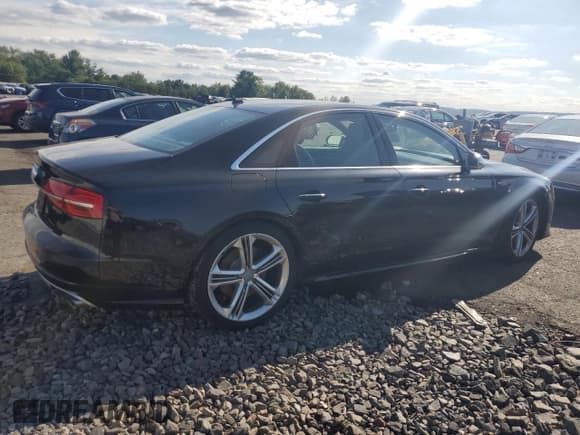 ✅ 2015 Audi S8 • VIN: WAUK2AFD2FN001887 • Lot: 71098565. Listed on Copart with Not provided. Free auction sales archive from the USA and detailed vehicle history report at DreamBid. Image 3.