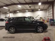 ✅ 2018 Toyota RAV4 LE • VIN: 2T3BFREV9JW745911 • Lot: 43556459. Wystawiony na IAAI z przebiegiem 65 749 mil. Bezpłatny archiwum sprzedaży aukcyjnych z USA i szczegółowy raport historii pojazdu na DreamBid. Zdjęcie 13.