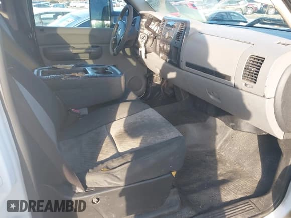 ✅ 2007 Chevrolet Silverado 2500HD 1LT • VIN: 1GCHC23K97F566426 • Lot: 43831242. Wystawiony na IAAI z przebiegiem 249 118 mil. Bezpłatny archiwum sprzedaży aukcyjnych z USA i szczegółowy raport historii pojazdu na DreamBid. Zdjęcie 5.