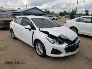 ✅ 2019 Chevrolet Cruze LS • VIN: 1G1BC5SM0K7101796 • Lot: 57268192. Wystawiony na Copart z przebiegiem 73 045 mil. Bezpłatny archiwum sprzedaży aukcyjnych z USA i szczegółowy raport historii pojazdu na DreamBid. Zdjęcie 1.