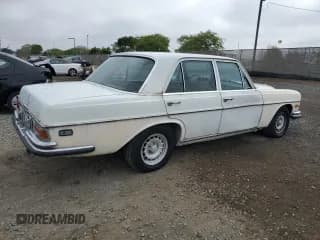 ✅ 1973 Mercedes-Benz 280 • VIN: 10806712020481 • Лот: 56069415. Опубликован ранее на Copart с пробегом 2 429 миль. Бесплатный доступ к архиву аукционных продаж из США и подробный отчёт об истории автомобиля на DreamBid. Изображение 3.