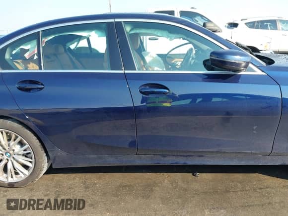 2023 BMW 3 Series 330i xDrive z VIN 3MW89FF00P8C96895, wystawiony jako IAAI lot #43223429 z przebiegiem 25 207 mil mil oraz . Historia ofert i sprzedaży dostępna na DreamBid. Obrazek 13.