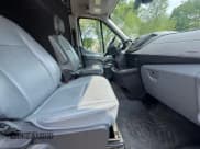 ✅ 2019 Ford Transit • VIN: 1FTYR1CM8KKB14171 • Lot: 60481215. Wystawiony na Copart z przebiegiem 151 113 mil. Bezpłatny archiwum sprzedaży aukcyjnych z USA i szczegółowy raport historii pojazdu na DreamBid. Zdjęcie 5.