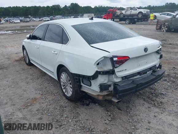 ✅ 2017 Volkswagen Passat SE • VIN: 1VWBT7A39HC040828 • Lot: 43057950. Listed on IAAI with 69,000 mi. Free auction sales archive from the USA and detailed vehicle history report at DreamBid. Image 3.