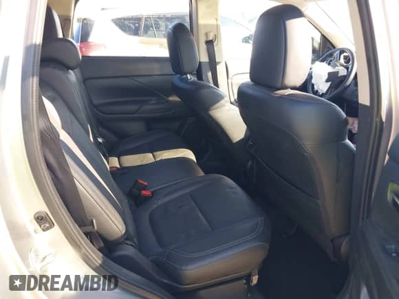 2020 Mitsubishi Outlander SE с VIN JA4AD3A39LJ000994, выставлен на аукционе IAAI как лот 43350600 с пробегом 100 235 миль миль и . История ставок и продаж доступна на DreamBid. Изображение 8.