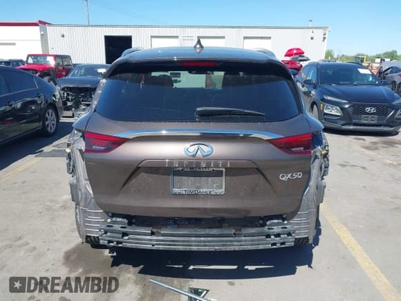 ✅ 2019 Infiniti QX50 Essential • VIN: 3PCAJ5M3XKF107256 • Lot: 42184053. Wystawiony na IAAI z przebiegiem 103 207 mil. Bezpłatny archiwum sprzedaży aukcyjnych z USA i szczegółowy raport historii pojazdu na DreamBid. Zdjęcie 15.