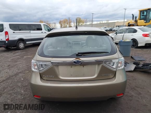 ✅ 2008 Subaru Impreza i • VIN: JF1GH61678H830720 • Lot: 43557140. Wystawiony na IAAI z przebiegiem 101 369 mil. Bezpłatny archiwum sprzedaży aukcyjnych z USA i szczegółowy raport historii pojazdu na DreamBid. Zdjęcie 17.