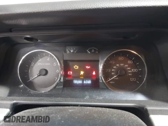 ✅ 2006 Lincoln Zephyr • VIN: 3LNHM26196R633488 • Lot: 41366955. Wystawiony na IAAI z przebiegiem 239 098 mil. Bezpłatny archiwum sprzedaży aukcyjnych z USA i szczegółowy raport historii pojazdu na DreamBid. Zdjęcie 7.