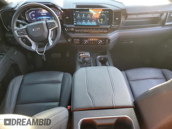 ✅ 2024 Chevrolet Silverado 1500 LT Trail Boss • VIN: 3GCUDFE81RG301652 • Lot: 82309385. Wystawiony na Copart z przebiegiem 30 010 mil. Bezpłatny archiwum sprzedaży aukcyjnych z USA i szczegółowy raport historii pojazdu na DreamBid. Zdjęcie 8.