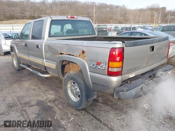 ✅ 2001 Chevrolet Silverado 2500HD LS • VIN: 1GCHK23U81F141792 • Лот: 41220878. Опубликован ранее на IAAI с пробегом 178 278 миль. Бесплатный доступ к архиву аукционных продаж из США и подробный отчёт об истории автомобиля на DreamBid. Изображение 3.
