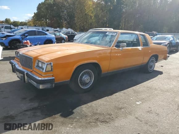 ✅ 1985 Buick LeSabre • VIN: 1G4BP37Y2FH856407 • Лот: 76331634. Опубликован ранее на Copart с пробегом 51 825 миль. Бесплатный доступ к архиву аукционных продаж из США и подробный отчёт об истории автомобиля на DreamBid. Изображение 1.