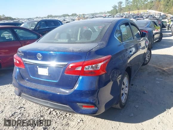 ✅ 2019 Nissan Sentra S • VIN: 3N1AB7AP6KY214683 • Lot: 43522120. Listed on IAAI with 141,141 mi. Free auction sales archive from the USA and detailed vehicle history report at DreamBid. Image 4.