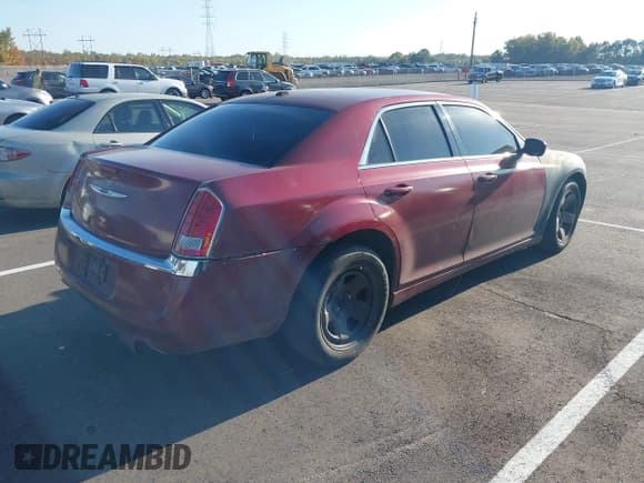 ✅ 2012 Chrysler 300 • VIN: 2C3CCAAG3CH135046 • Lot: 43626281. Wystawiony na IAAI z przebiegiem 128 284 mil. Bezpłatny archiwum sprzedaży aukcyjnych z USA i szczegółowy raport historii pojazdu na DreamBid. Zdjęcie 4.