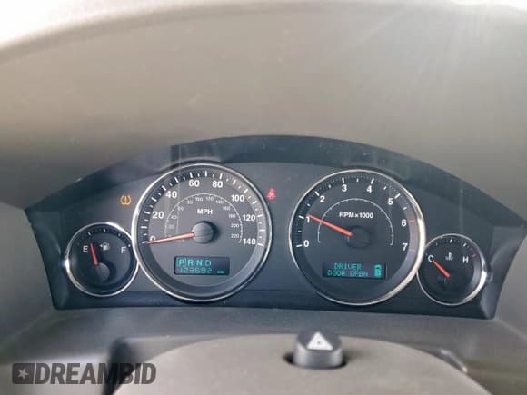 ✅ 2006 Jeep Commander • VIN: 1J8HH48N06C369122 • Лот: 50491065. Опубликован ранее на Copart с пробегом 123 692 миль. Бесплатный доступ к архиву аукционных продаж из США и подробный отчёт об истории автомобиля на DreamBid. Изображение 9.