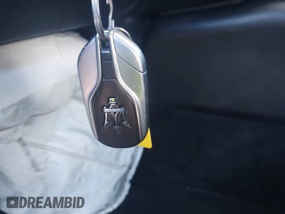 ✅ 2022 Maserati Ghibli Modena Q4 • VIN: ZAM57YTM1NX398070 • Lot: 43238841. Wystawiony na IAAI z przebiegiem 25 985 mil. Bezpłatny archiwum sprzedaży aukcyjnych z USA i szczegółowy raport historii pojazdu na DreamBid. Zdjęcie 11.