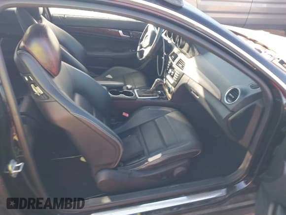 ✅ 2012 Mercedes-Benz C 350 • VIN: WDDGJ5HB1CF892815 • Lot: 43887806. Listed on IAAI with 102,751 mi. Free auction sales archive from the USA and detailed vehicle history report at DreamBid. Image 5.