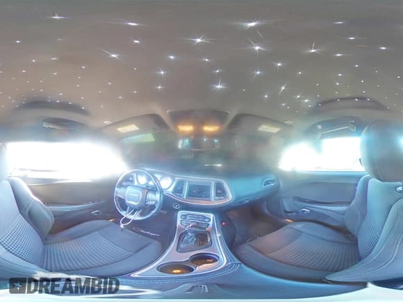 ✅ 2022 Dodge Challenger SXT • VIN: 2C3CDZGG1NH142907 • Lot: 81664914. Wystawiony na Copart z przebiegiem 24 230 mil. Bezpłatny archiwum sprzedaży aukcyjnych z USA i szczegółowy raport historii pojazdu na DreamBid. Zdjęcie 13.