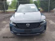✅ 2023 Mazda CX-50 S Premium Plus • VIN: 7MMVABEM6PN105424 • Lot: 42148825. Wystawiony na IAAI z przebiegiem 40 434 mil. Bezpłatny archiwum sprzedaży aukcyjnych z USA i szczegółowy raport historii pojazdu na DreamBid. Zdjęcie 13.
