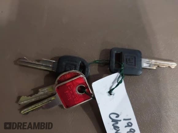 ✅ 1992 Chevrolet Silverado 1500 • VIN: 2GCEK19K0N1134500 • Лот: 41697424. Опубликован ранее на IAAI с пробегом 201 018 миль. Бесплатный доступ к архиву аукционных продаж из США и подробный отчёт об истории автомобиля на DreamBid. Изображение 11.