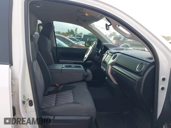 ✅ 2018 Toyota Tundra SR • VIN: 5TFRM5F17JX133243 • Lot: 43741429. Listed on IAAI with 82,695 mi. Free auction sales archive from the USA and detailed vehicle history report at DreamBid. Image 5.