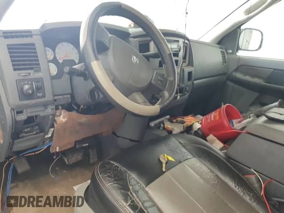 2007 Dodge 1500 SLT z VIN 1D7HA182X7S248899, wystawiony jako Copart lot #74089754 z przebiegiem 197 642 mil mil oraz Czysty tytuł • Clean title. Historia ofert i sprzedaży dostępna na DreamBid. Obrazek 8.