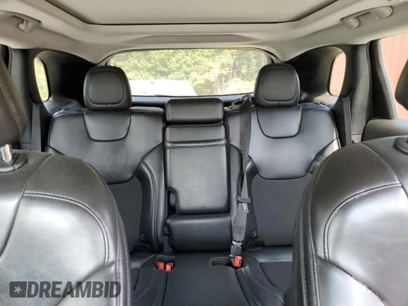 ✅ 2019 Jeep Cherokee Latitude Plus • VIN: 1C4PJLLX0KD353677 • Lot: 80169455. Listed on Copart with 112,458 mi. Free auction sales archive from the USA and detailed vehicle history report at DreamBid. Image 10.