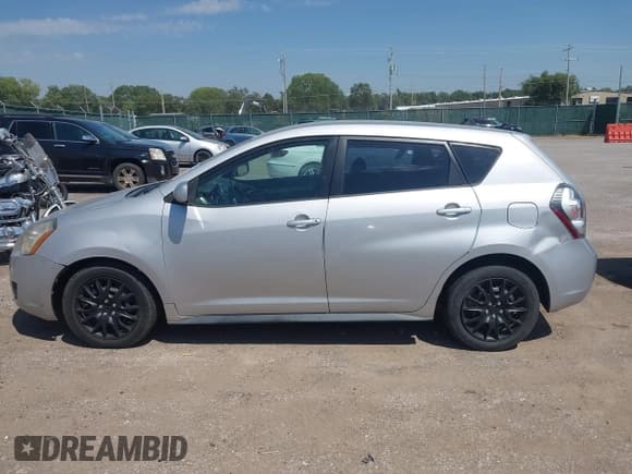✅ 2010 Pontiac Vibe 1SB • VIN: 5Y2SP6E09AZ404735 • Lot: 42943066. Listed on IAAI with 277,389 mi. Free auction sales archive from the USA and detailed vehicle history report at DreamBid. Image 14.