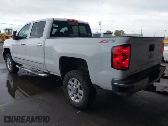 ✅ 2016 Chevrolet Silverado 2500HD LTZ • VIN: 1GC1KWE85GF271742 • Лот: 43666548. Опубликован ранее на IAAI с пробегом 241 053 миль. Бесплатный доступ к архиву аукционных продаж из США и подробный отчёт об истории автомобиля на DreamBid. Изображение 3.