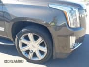 ✅ 2020 Cadillac Escalade ESV Luxury • VIN: 1GYS4HKJ6LR180421 • Lot: 43619259. Wystawiony na IAAI z przebiegiem 94 420 mil. Bezpłatny archiwum sprzedaży aukcyjnych z USA i szczegółowy raport historii pojazdu na DreamBid. Zdjęcie 6.