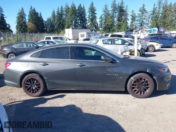 2017 Chevrolet Malibu LT z VIN 1G1ZE5ST4HF191808, wystawiony jako IAAI lot #43233358 z przebiegiem 151 048 mil mil oraz . Historia ofert i sprzedaży dostępna na DreamBid. Obrazek 14.