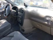 ✅ 2003 Dodge Caravan SE • VIN: 1D4GP25B93B168831 • Lot: 42175933. Wystawiony na IAAI z przebiegiem 103 282 mil. Bezpłatny archiwum sprzedaży aukcyjnych z USA i szczegółowy raport historii pojazdu na DreamBid. Zdjęcie 5.