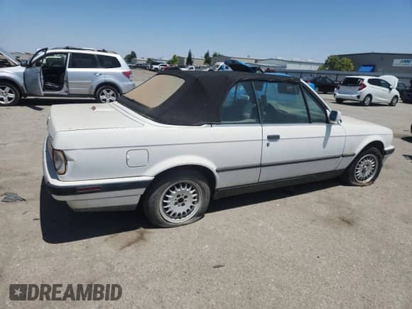 1991 BMW 3 Series z VIN WBABB2314MEC26165, wystawiony jako Copart lot #58839205 z przebiegiem 124 898 mil mil oraz Szkoda całkowita • Salvage title. Historia ofert i sprzedaży dostępna na DreamBid. Obrazek 3.