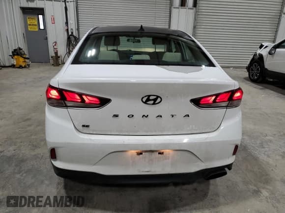 ✅ 2018 Hyundai Sonata SE • VIN: 5NPE24AF1JH645870 • Lot: 93051935. Wystawiony na Copart z przebiegiem 157 420 mil. Bezpłatny archiwum sprzedaży aukcyjnych z USA i szczegółowy raport historii pojazdu na DreamBid. Zdjęcie 6.