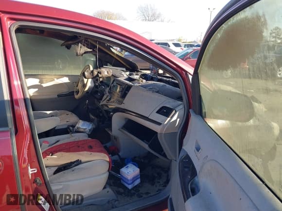 ✅ 2014 Toyota Sienna LE • VIN: 5TDKK3DC4ES520571 • Lot: 43859030. Listed on IAAI with Not provided. Free auction sales archive from the USA and detailed vehicle history report at DreamBid. Image 5.