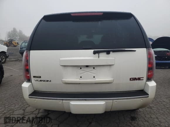 ✅ 2009 GMC Yukon Denali • VIN: 1GKFK03209R300541 • Лот: 82566255. Опубликован ранее на Copart с пробегом 102 401 миль. Бесплатный доступ к архиву аукционных продаж из США и подробный отчёт об истории автомобиля на DreamBid. Изображение 6.