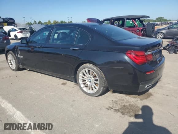 ✅ 2013 BMW 7 Series 750Li xDrive • VIN: WBAYF8C53DD141678 • Lot: 84033775. Wystawiony na Copart z przebiegiem 83 931 mil. Bezpłatny archiwum sprzedaży aukcyjnych z USA i szczegółowy raport historii pojazdu na DreamBid. Zdjęcie 2.